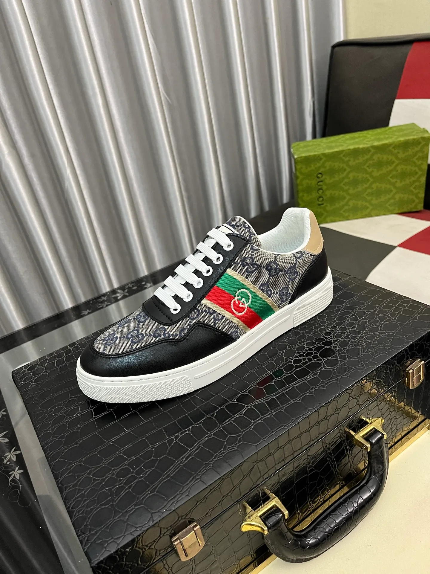 Men's shoes 💰440⌚️⌚️ (GUCCI) Men's casual shoes from Gucci's official website, the same style, the upper is made of cowhide with imported new brand elements Gucci, showing a good atmosphere, simple design, super versatile, 🐑 leather lining, air-cushion rubber outsole, size 38-443️⃣ colors available